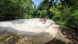 1BR House w/AC + Pool + Skate Bowl + Carport