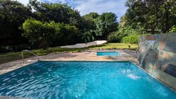 1BR House w/AC + Pool + Skate Bowl + Carport